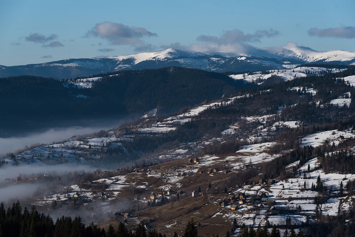 Panoram de pe Vârful Petreasa