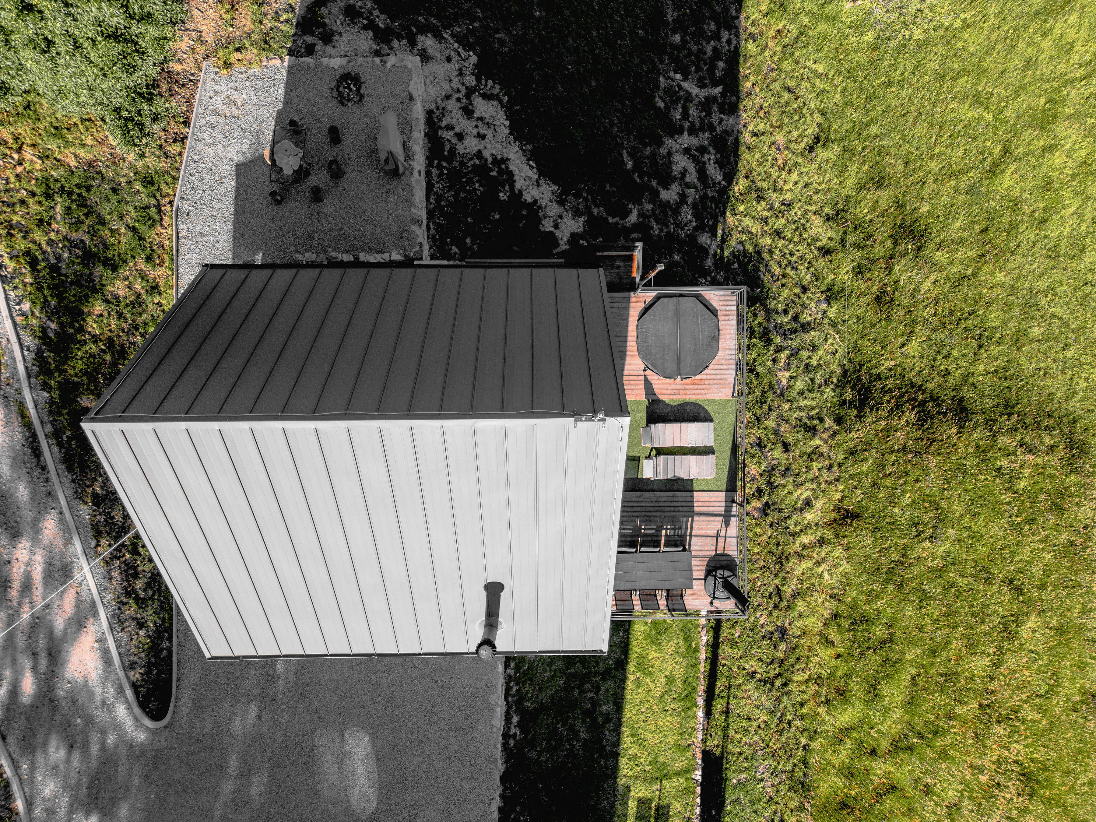 Vedere de sus a cabanei